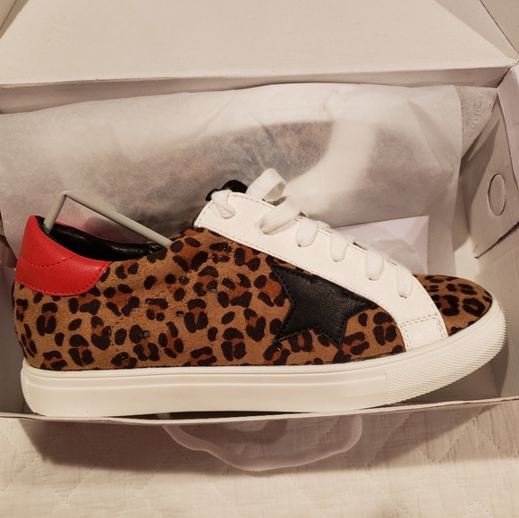 white tennis shoes with leopard